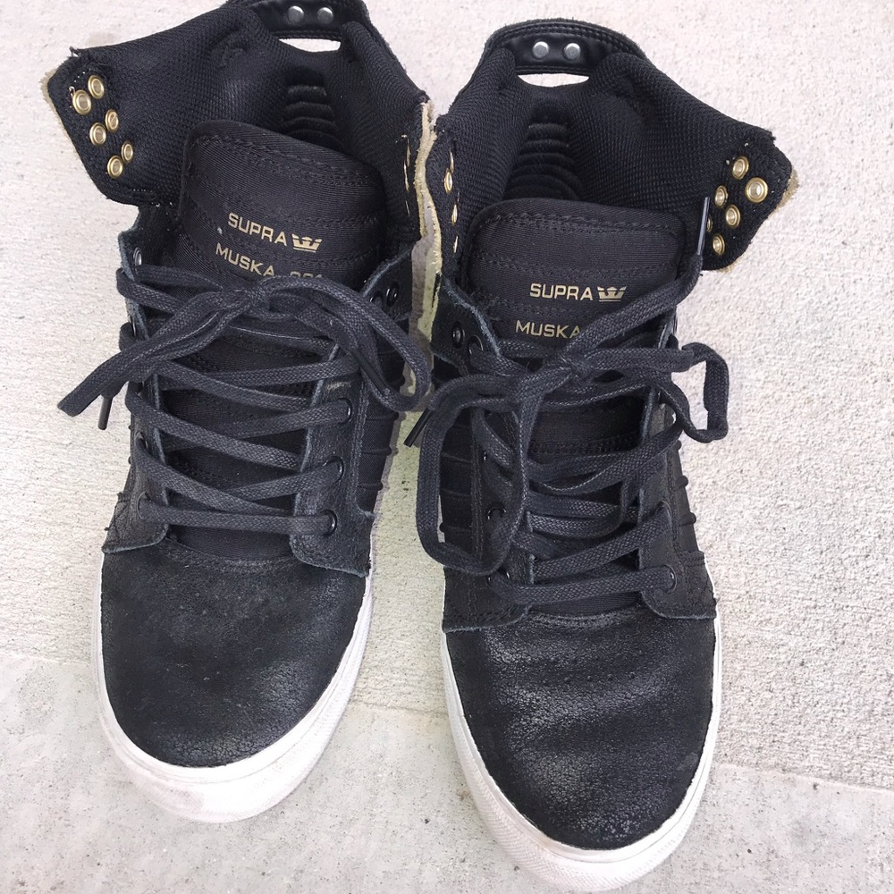 Boys suede Black and Gold Supras High top sneakers